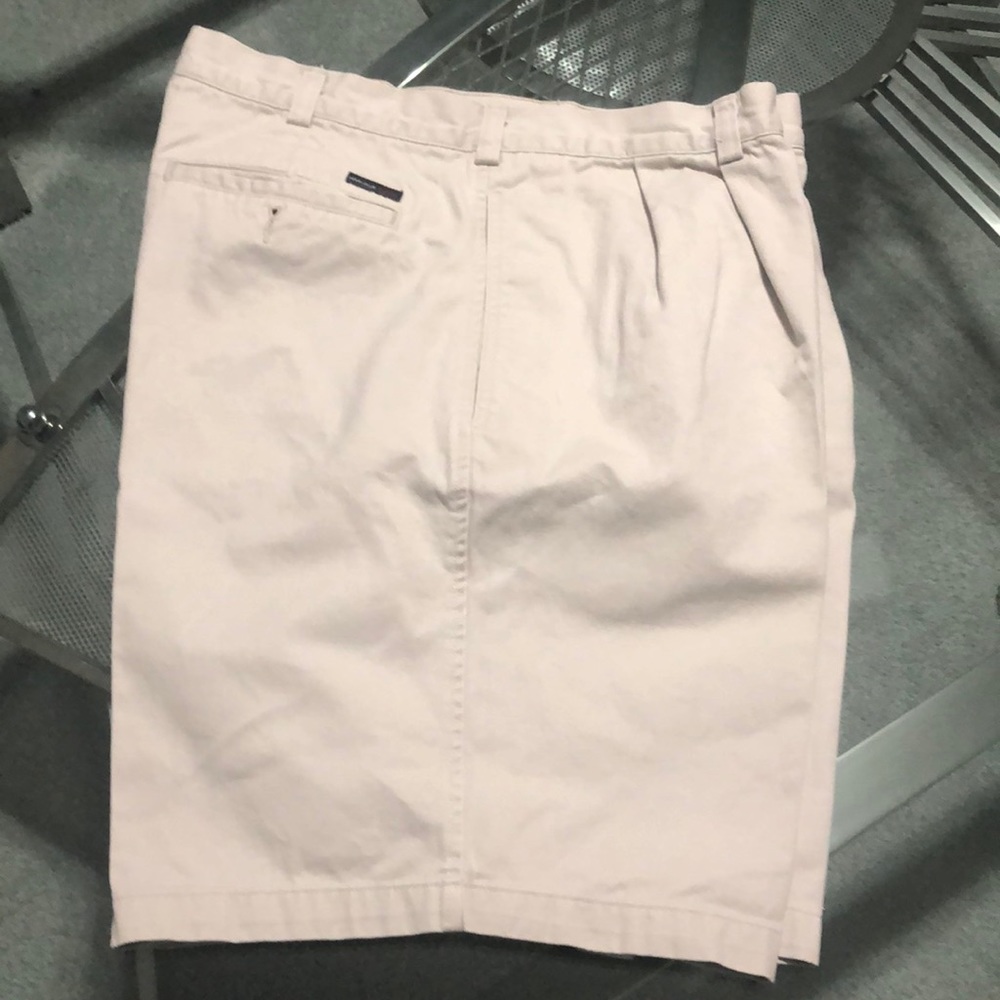 COPY - Perry Ellis America. Khaki shorts. 38